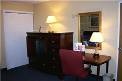 Econo Lodge Inn & Suites